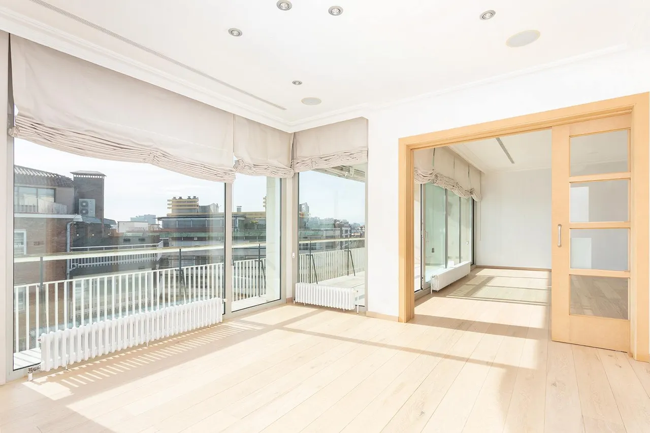 living - Ático de 240 m² con 20 m² de terraza en venta en Turó Park - gallery - 3