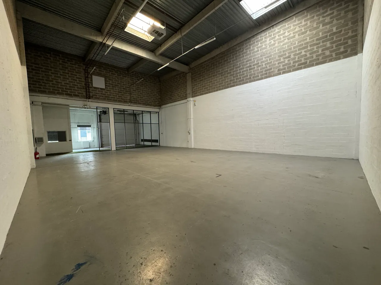 logistics - Light Industrial Premises / Offices For Rent - gallery - 5
