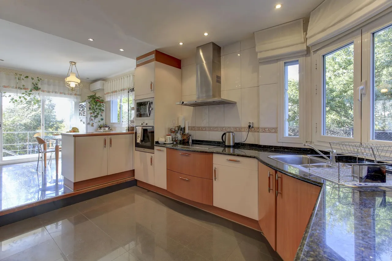 living - Casa / villa de 750m² en venta en Mirasierra, Madrid - gallery - 5