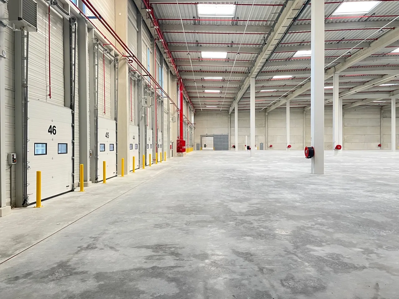logistics - Logistics Warehouse For Rent - gallery - 6