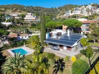 living - Casa / villa de 848m² en venta en Tiana, Barcelona - gallery thumbnail - 1