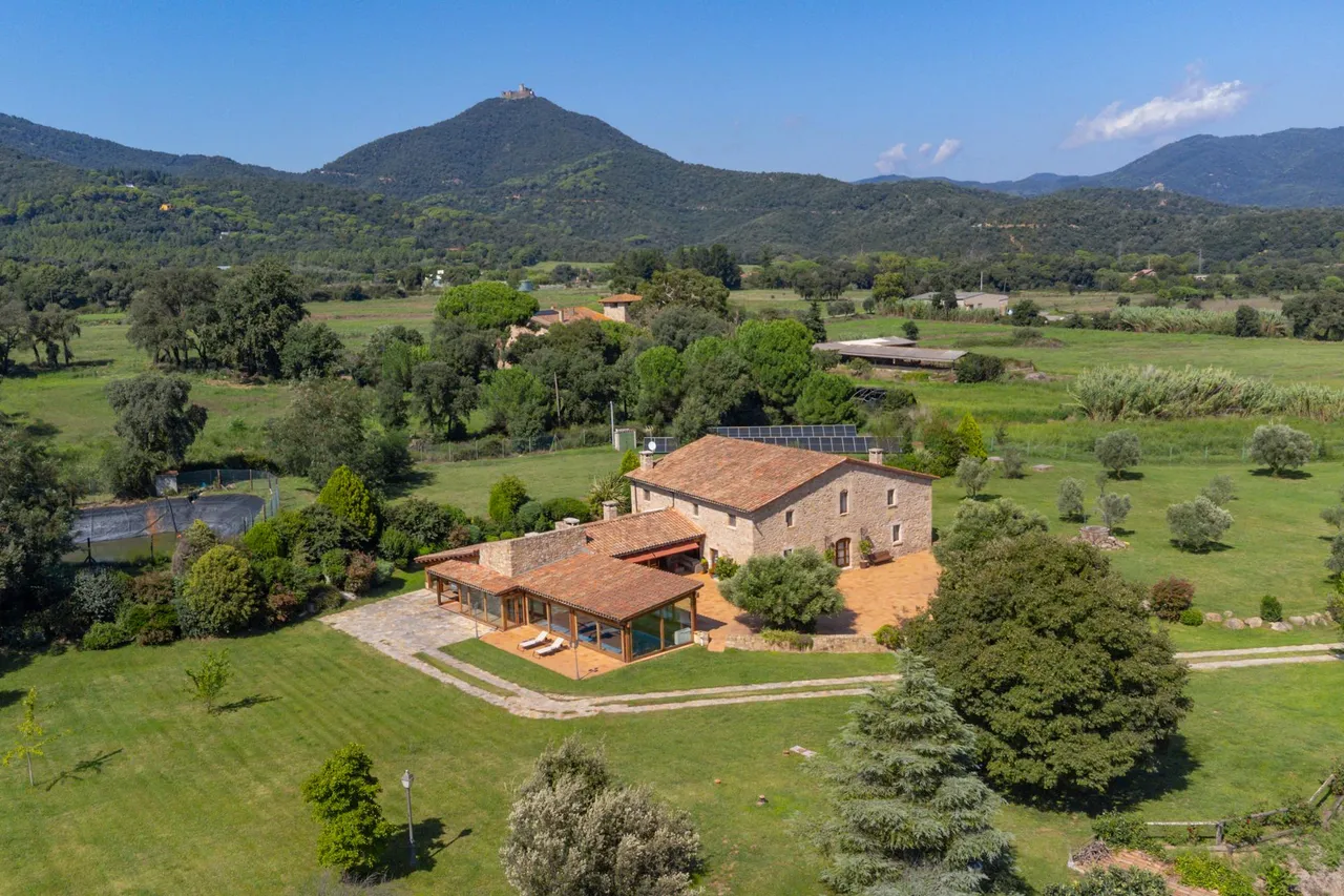 living - Casa rural de 540m² en venta en La Selva, Girona - gallery - 6