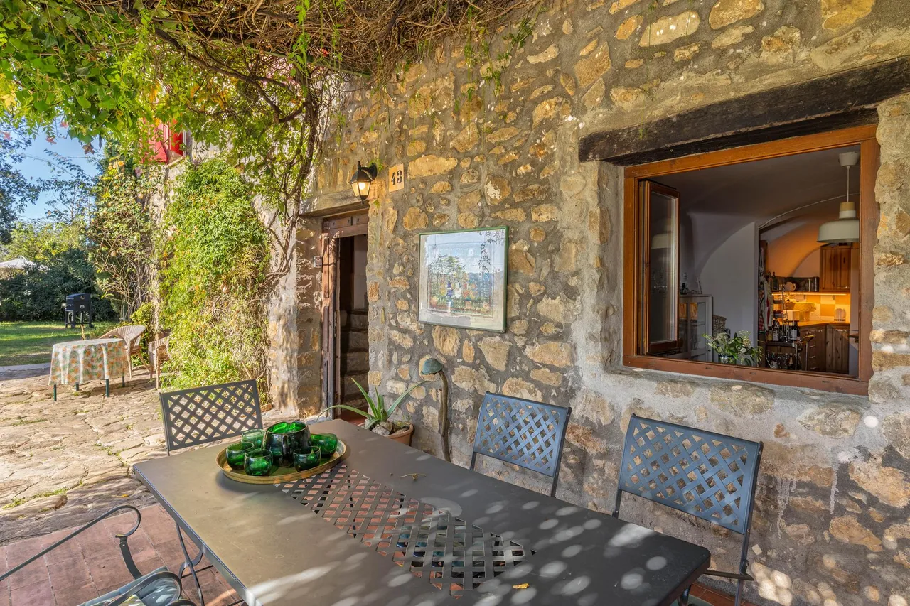 living - 390m² country house for sale in La Garrotxa, Girona - gallery - 5