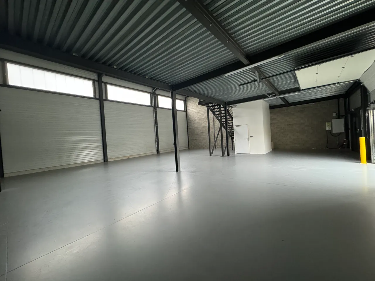 logistics - Light Industrial Premises / Offices For Rent - gallery - 5