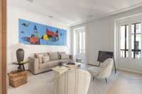 living - 160m² apartment for rent in Cortes / Huertas, Madrid - gallery thumbnail - 1