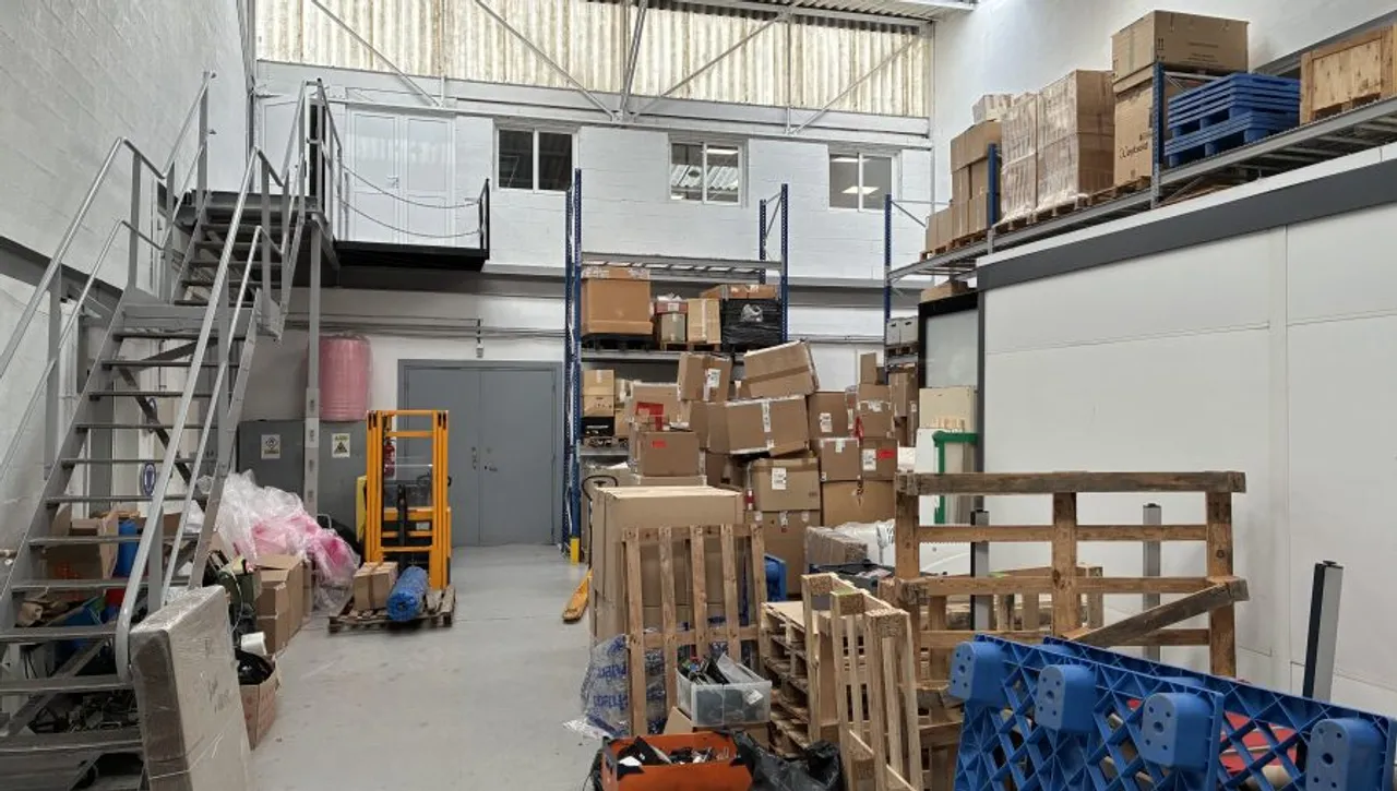 logistics - Light Industrial Premises / Offices For Rent - gallery - 3