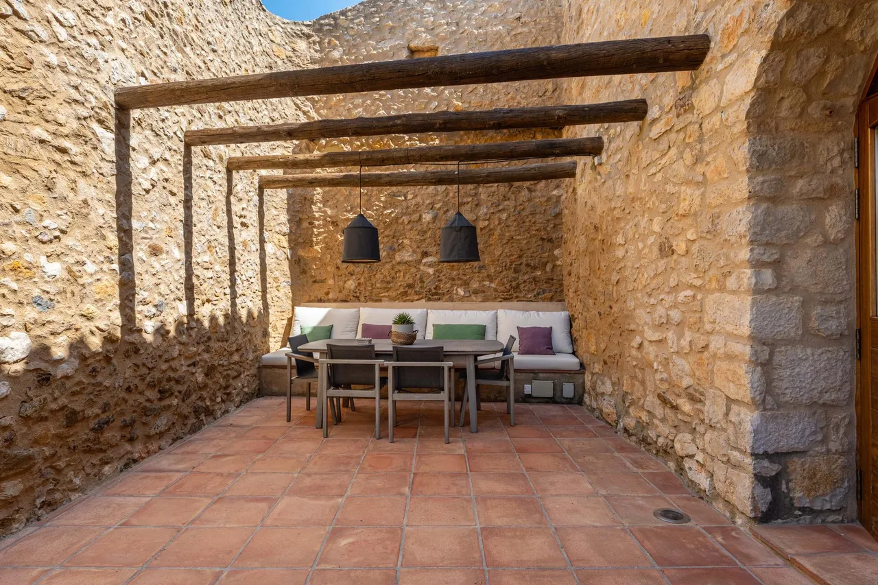 living - Masia de 297m² con 30m² terraza en venta en Baix Empordà - gallery - 5