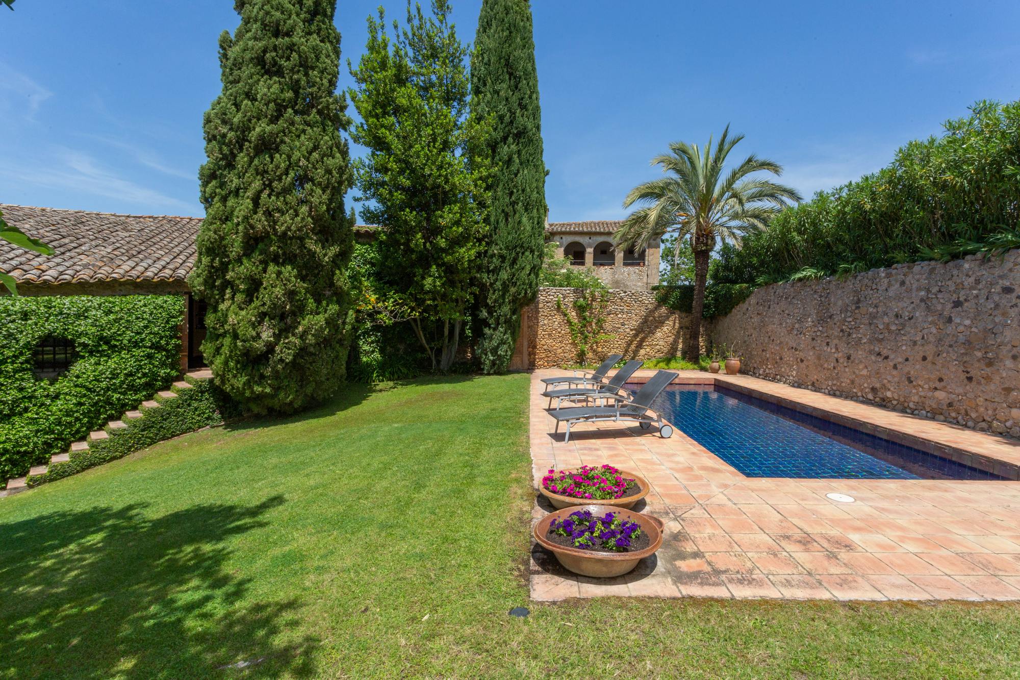 living - Girona rustic property to buy near Figueres and Costa Brava - gallery thumbnail - 7