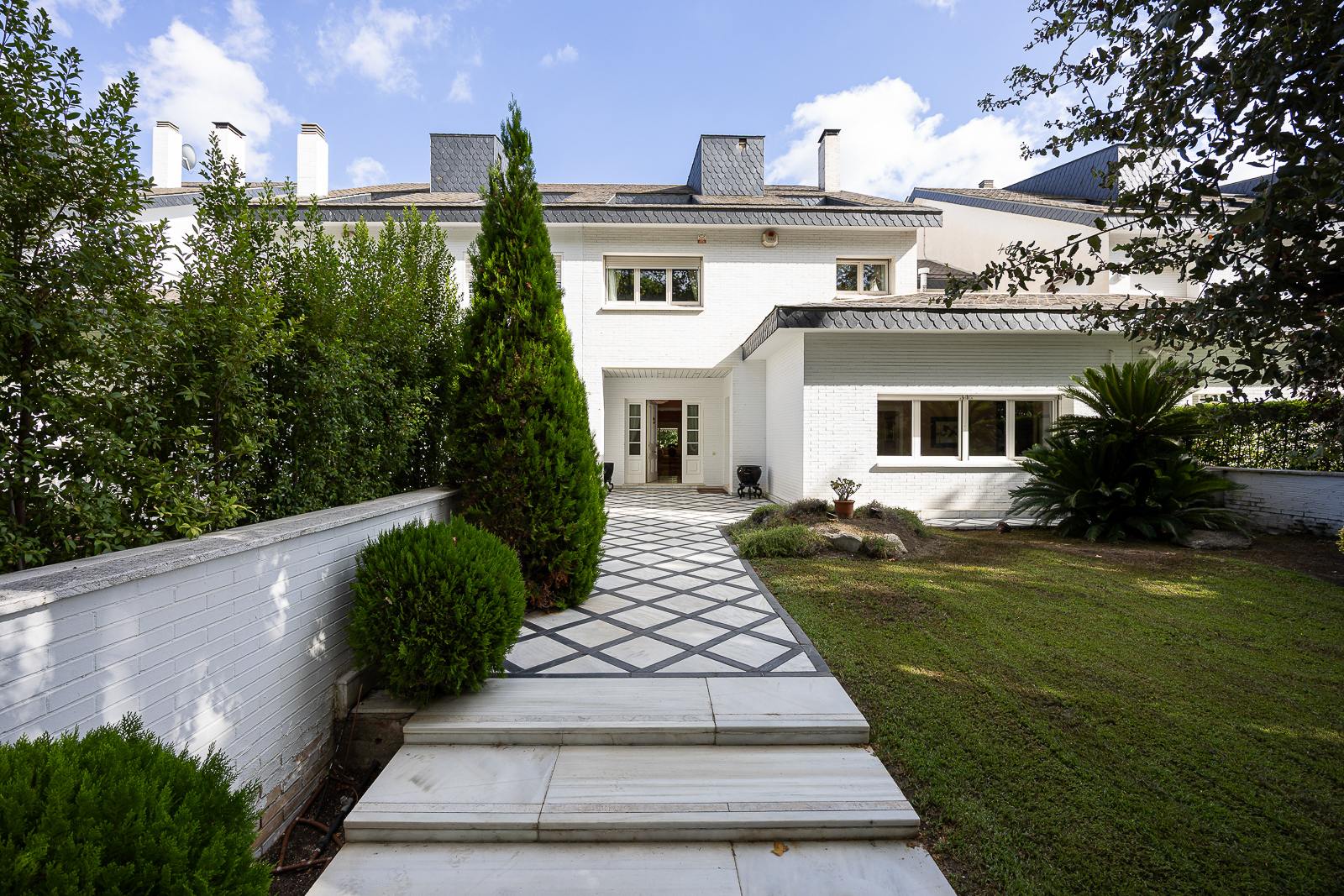 living - 592m² house / villa with 489m² garden for sale in Pedralbes - featured
