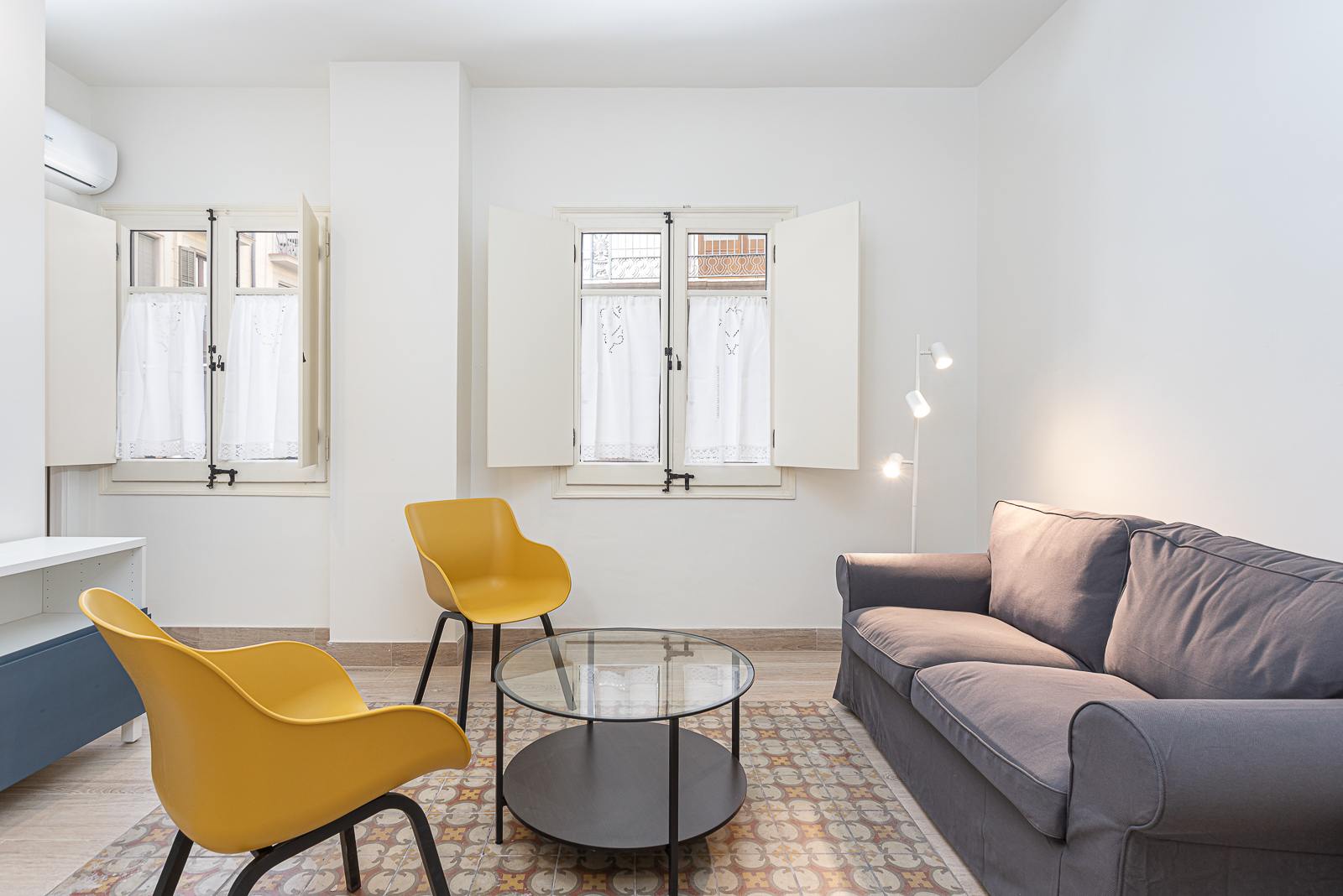 living - Piso de 70m² en alquiler en Gótico, Barcelona - gallery thumbnail - 1