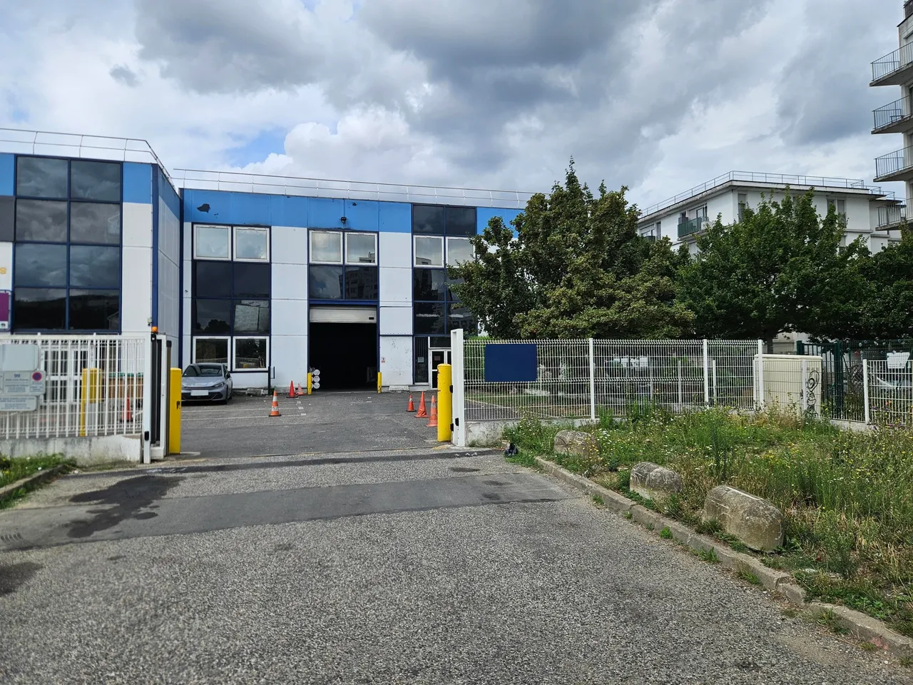 logistics - Mixed Light Industrial Premises / Offices For Rent - gallery - 2