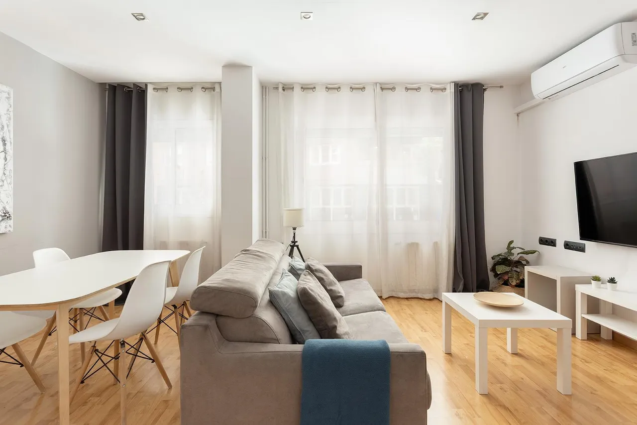 living - 66m² apartment for sale in Gràcia, Barcelona - gallery - 4