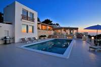 living - 552m² house / villa with 200m² terrace for sale in San José - gallery thumbnail - 1