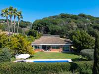 living - 451m² house / villa for sale in Sant Vicenç de Montalt - gallery thumbnail - 1