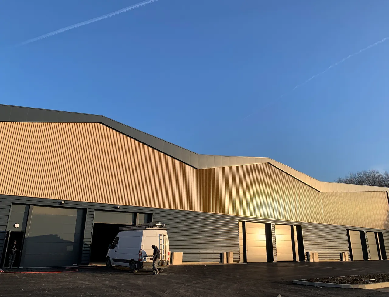 logistics - Light Industrial Premises / Offices For Sale - gallery - 2