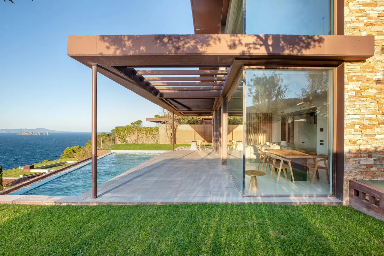 living - 340m² house / villa for sale in Sa Riera, Costa Brava - gallery - 2