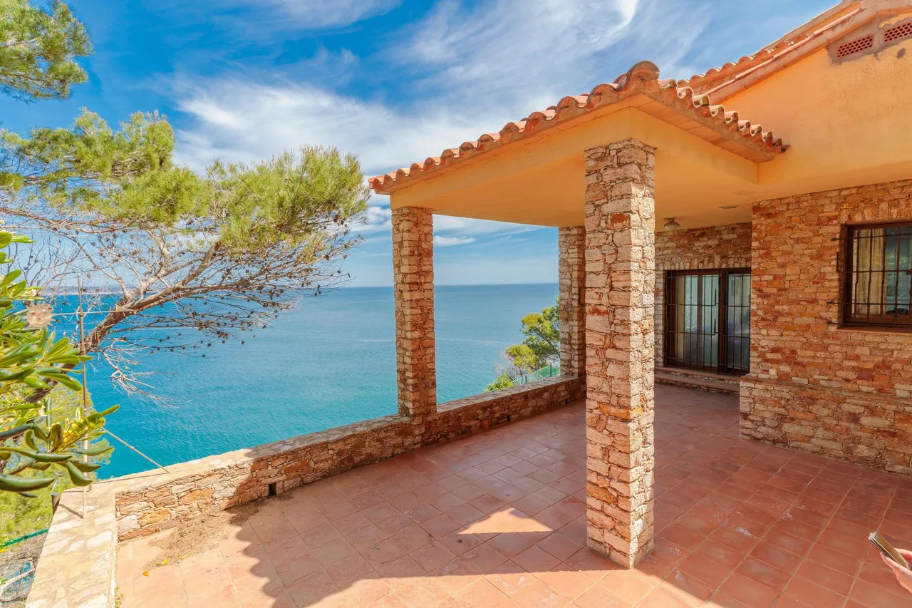 living - 131 m² house for sale in Sa Riera / Sa Tuna - gallery - 6