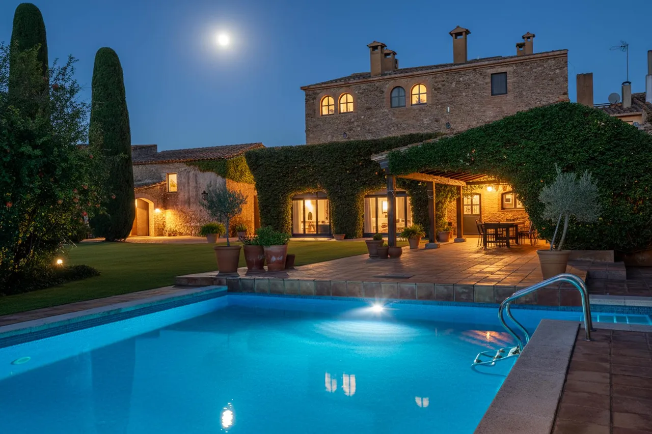 living - 834m² house / villa for sale in Baix Empordà, Girona - gallery - 5