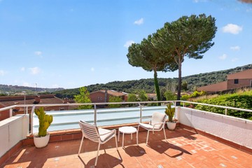 living - Casa / villa de 560m² en venta en Argentona, Barcelona - featured
