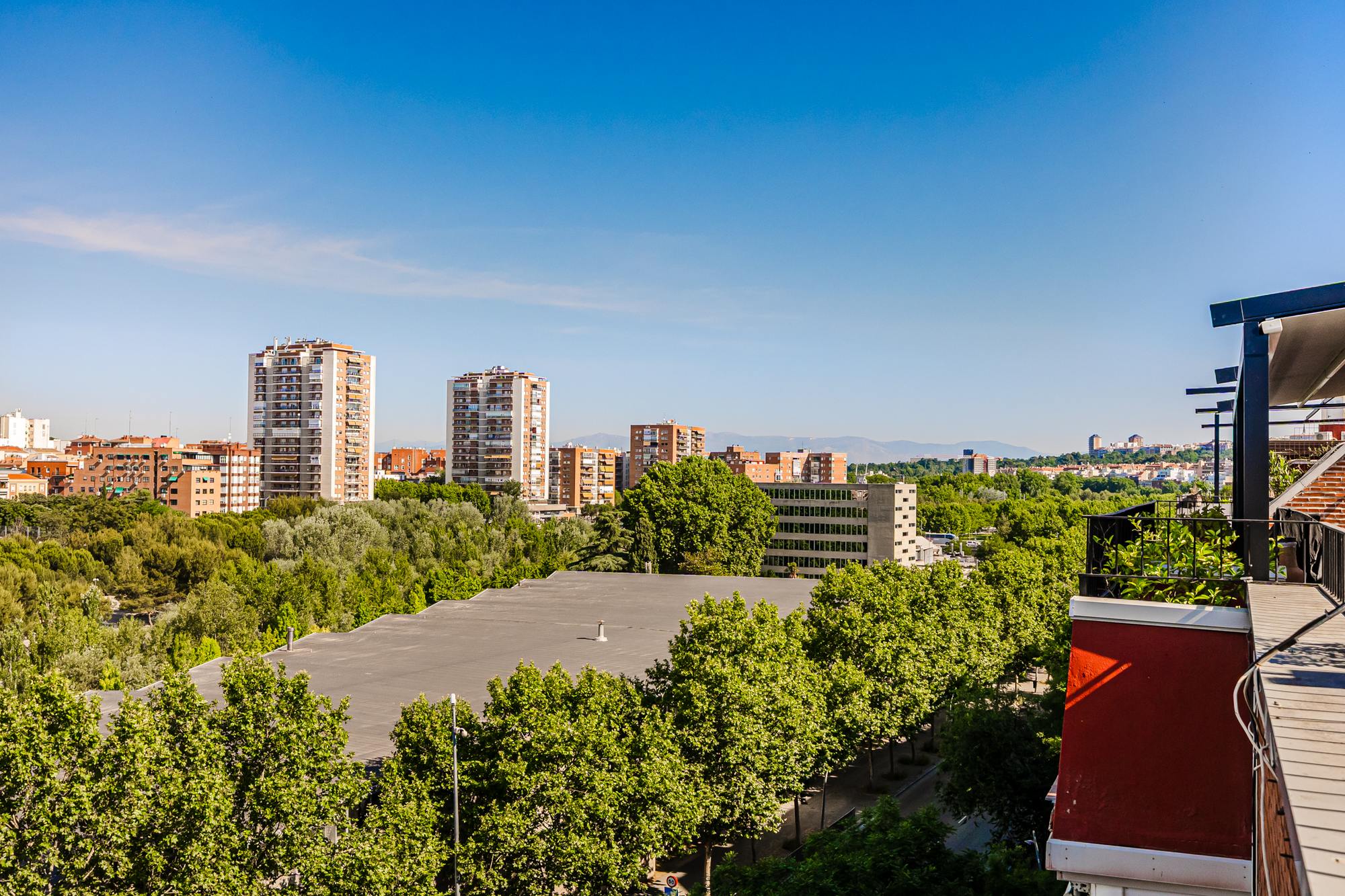 living - Ático de 184m² en venta en Arganzuela, Madrid - gallery thumbnail - 3