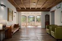 living - Casa rural de 607m² en venta en La Garrotxa, Girona - gallery thumbnail - 1