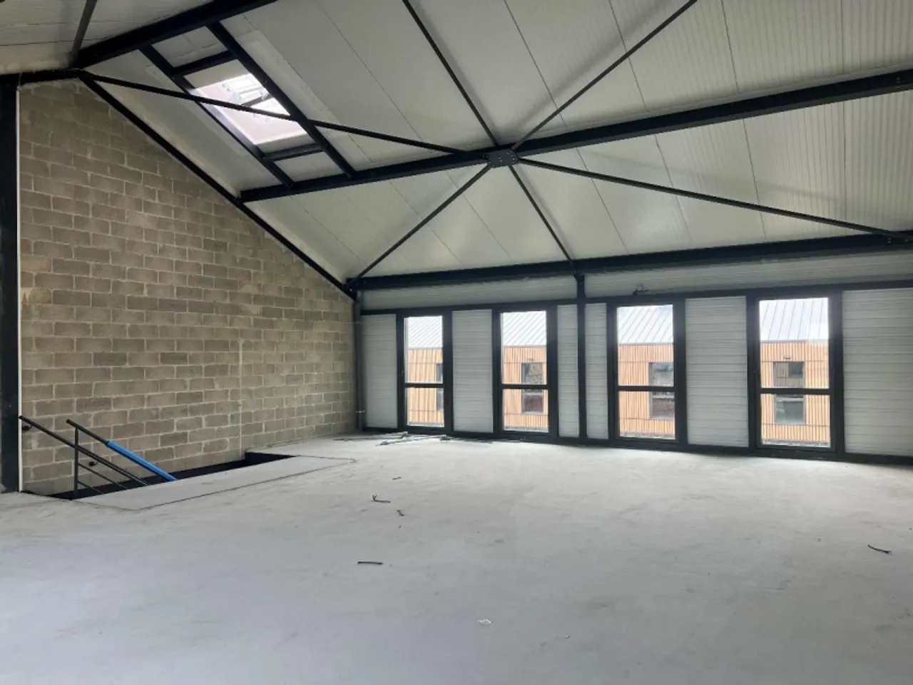 logistics - Light Industrial Premises / Offices For Sale - gallery - 7