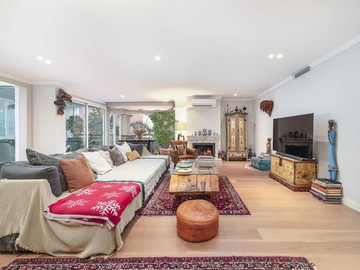 living - Piso de 320m² con 25m² terraza en venta en Tres Torres - featured