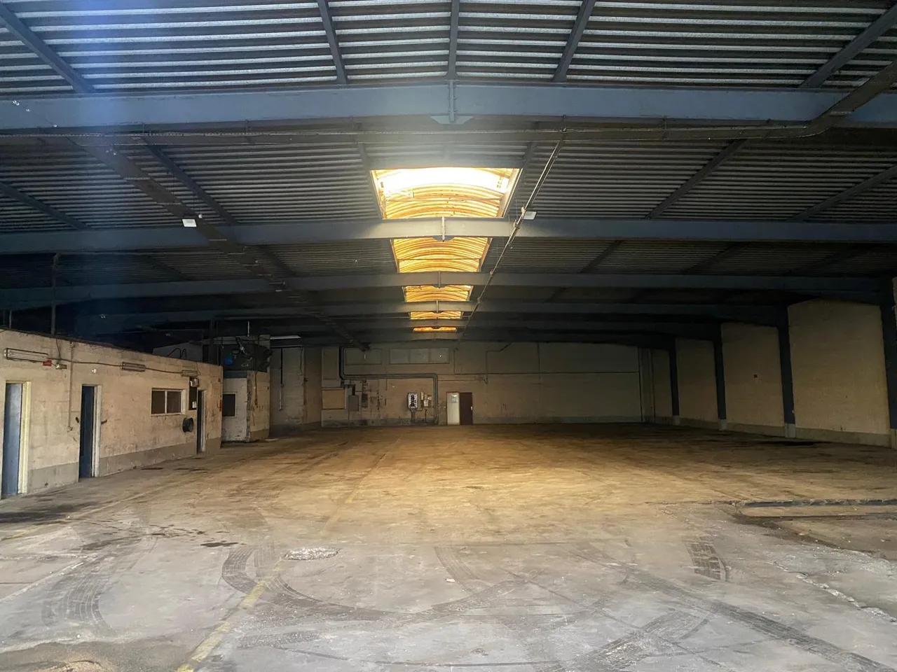 logistics - Entrepôt / Bureaux À Louer - gallery - 2