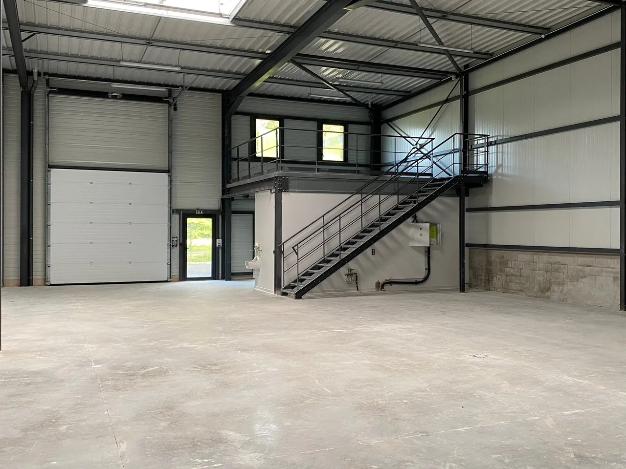 logistics - Light Industrial Premises / Offices For Rent - gallery - 6