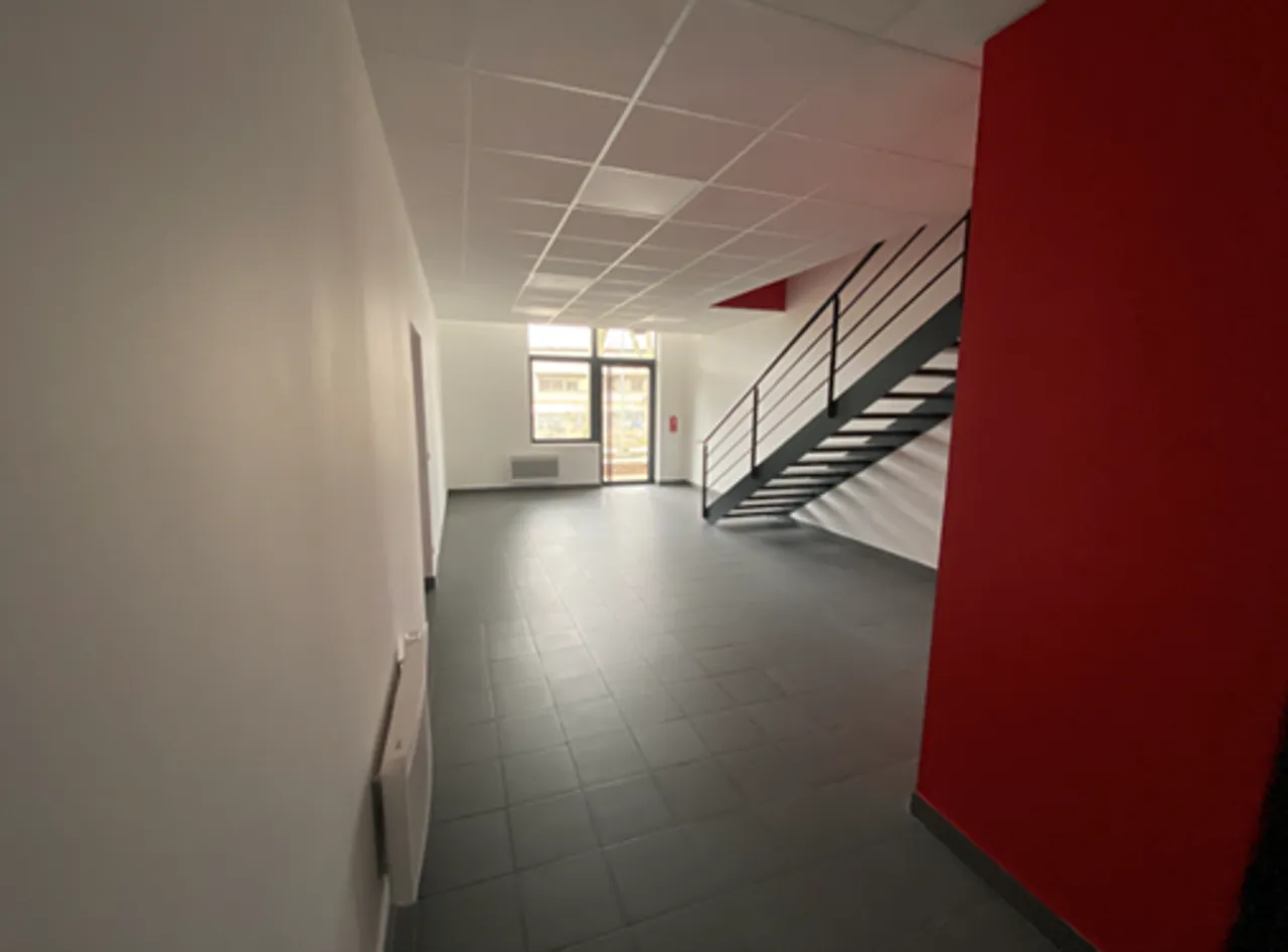 logistics - Light Industrial Premises / Offices For Rent - gallery - 4
