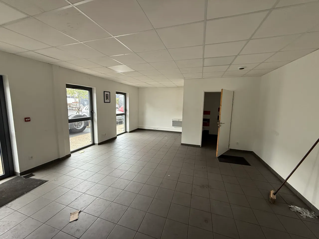 logistics - Light Industrial Premises / Offices For Rent - gallery - 3