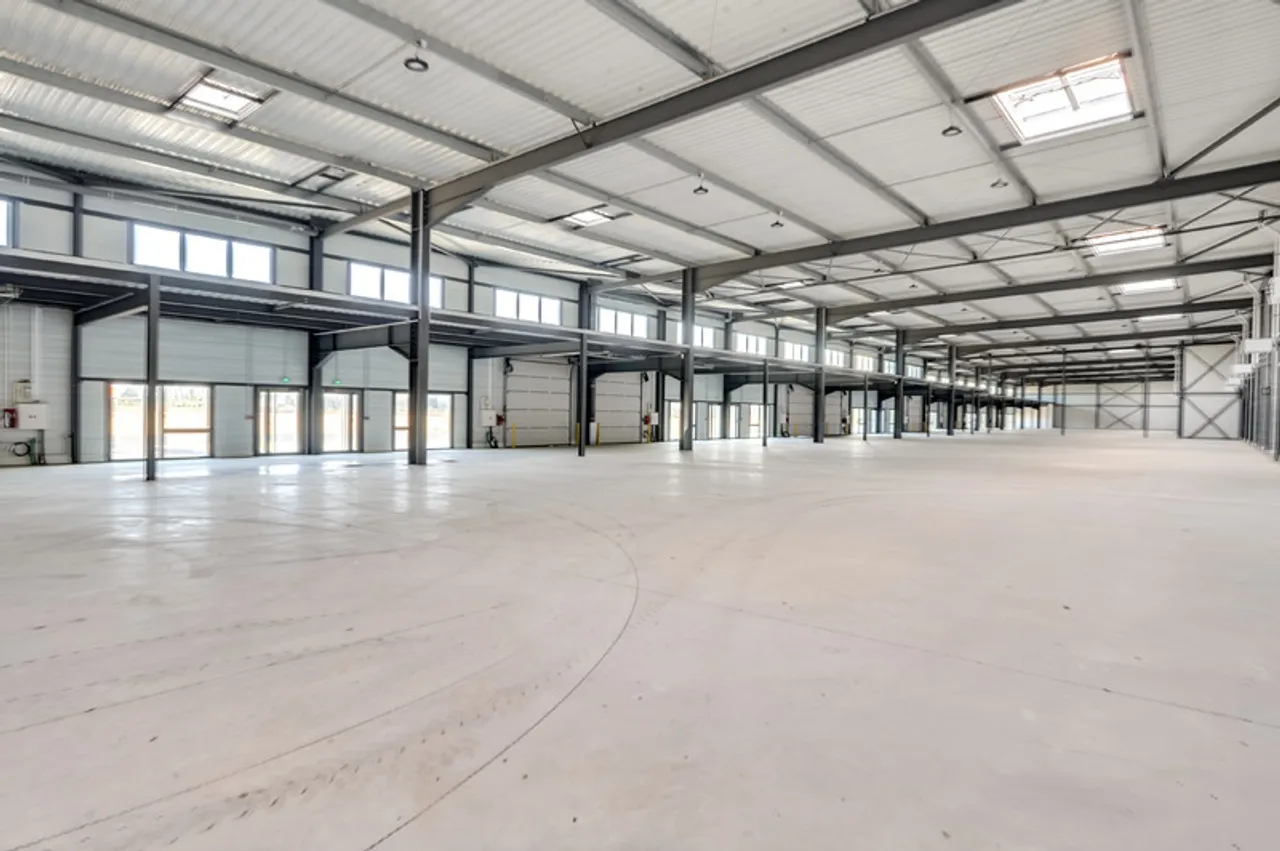 logistics - Light Industrial Premises / Offices For Rent - gallery - 2