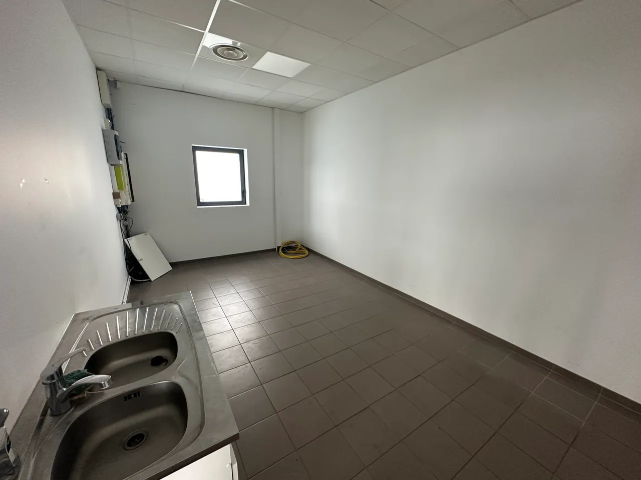 logistics - Light Industrial Premises / Offices For Rent - gallery - 8