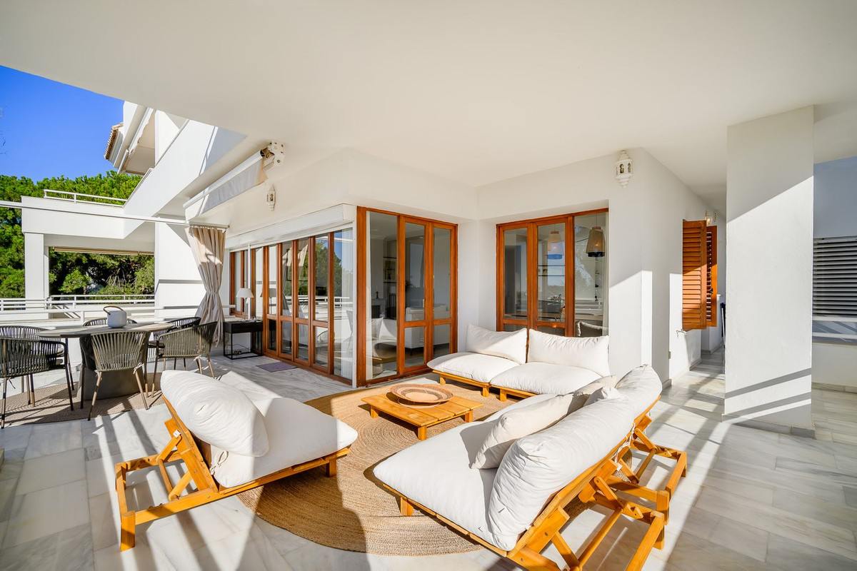 living - 125m² apartment with 102m² terrace for sale in Nueva Andalucía - gallery thumbnail - 4