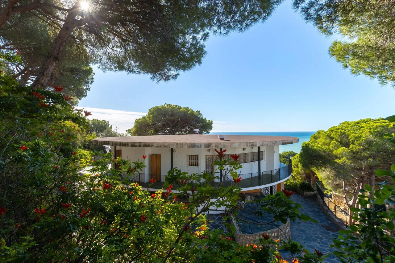 living - 558m² house / villa with 12,551m² garden for sale in Sant Pol de Mar - gallery - 3