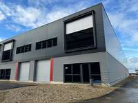 logistics - Activités / Bureaux À Louer - gallery thumbnail - 2
