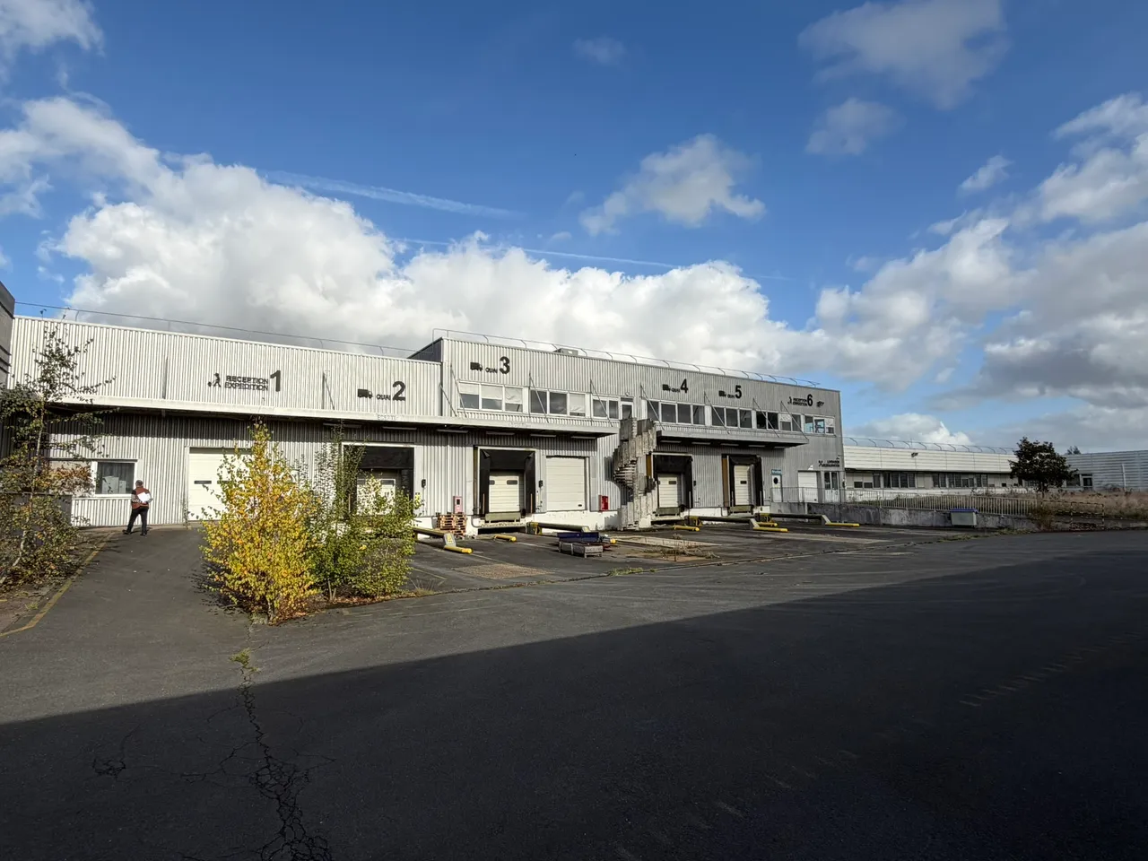 logistics - Warehouse / Offices For Rent - gallery - 9