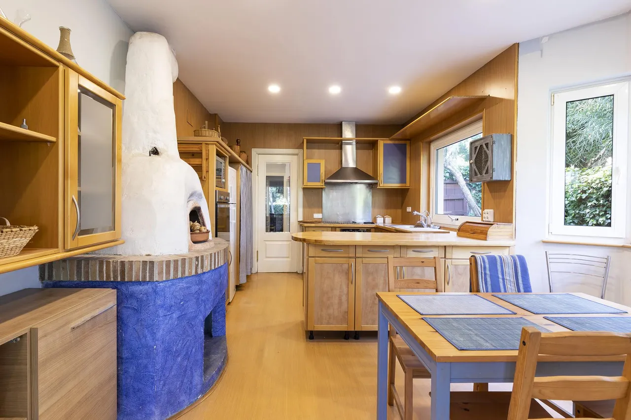 living - 600 m² house for sale in Terramar, Barcelona - gallery - 5