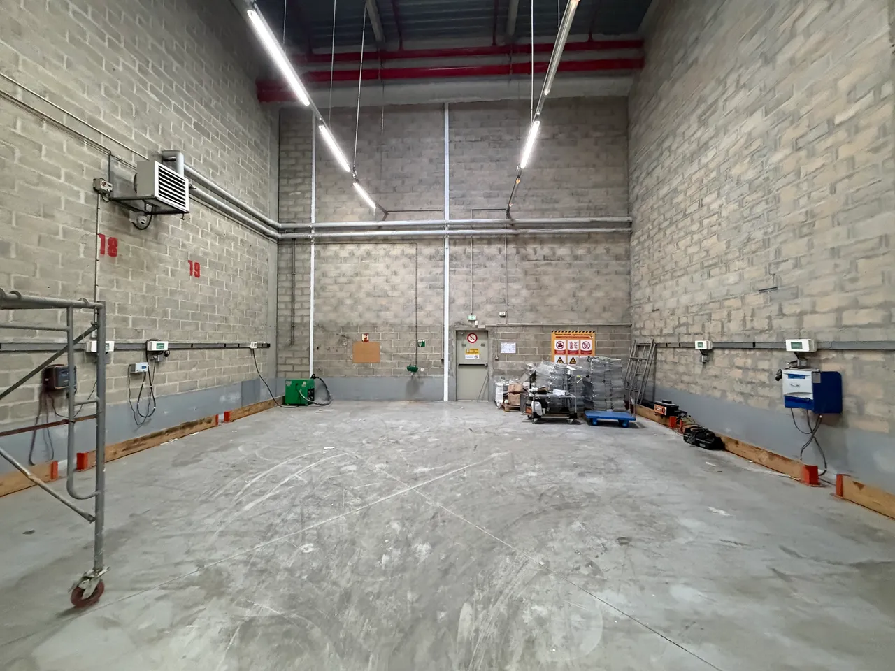 logistics - Logistics Warehouse For Rent - gallery - 6