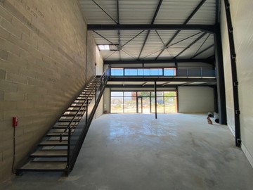 office - Services / Showroom For Rent - featured