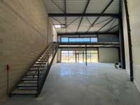 office - Services / Showroom For Rent - gallery thumbnail - 1