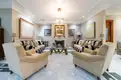 living - Casa / villa de 1,035m² en venta en Conde de Orgaz y Piovera - gallery thumbnail - 5