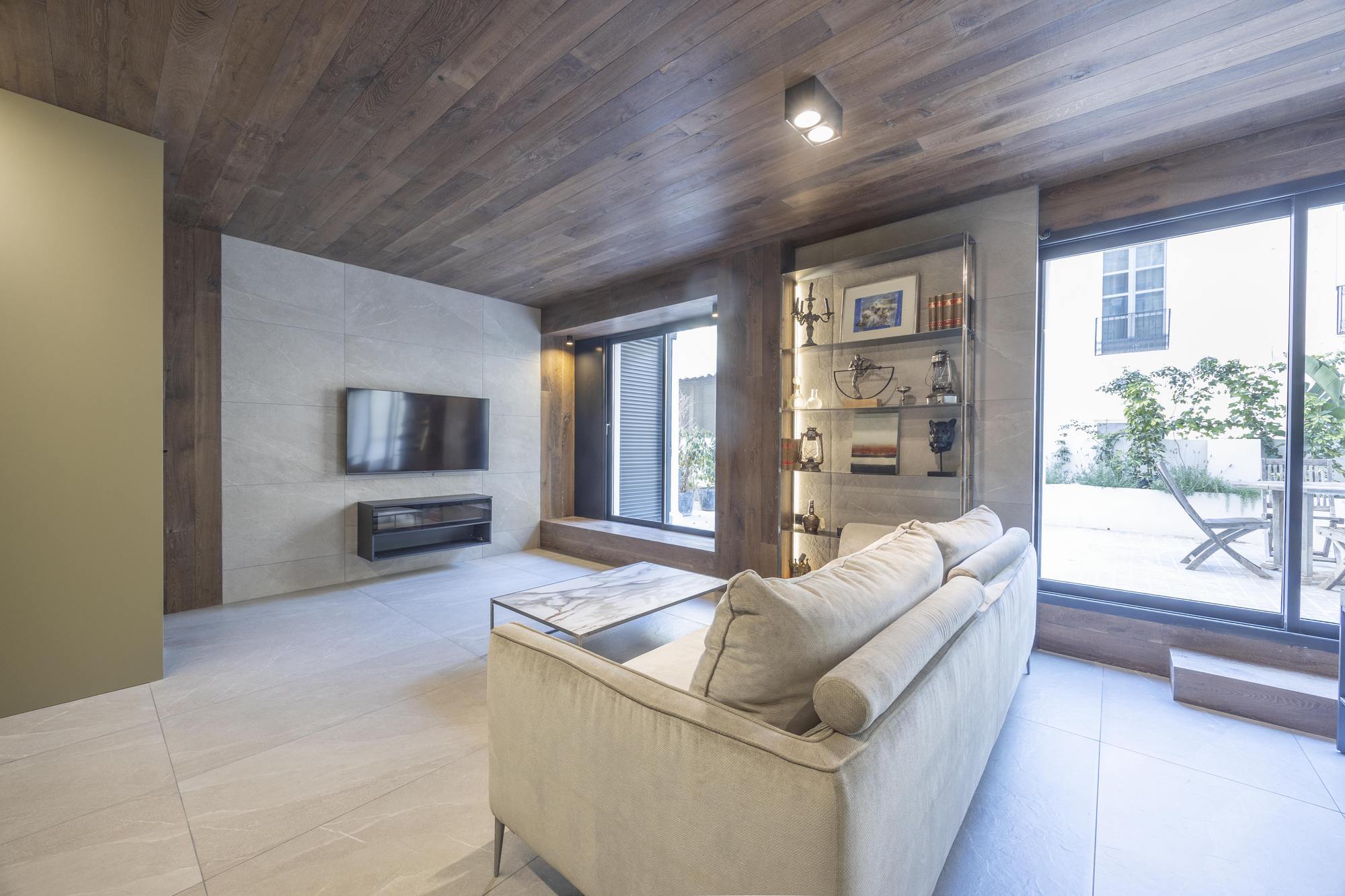 living - Oficina de 60m² con 80m² terraza en alquiler en Sant Francesc - gallery thumbnail - 4