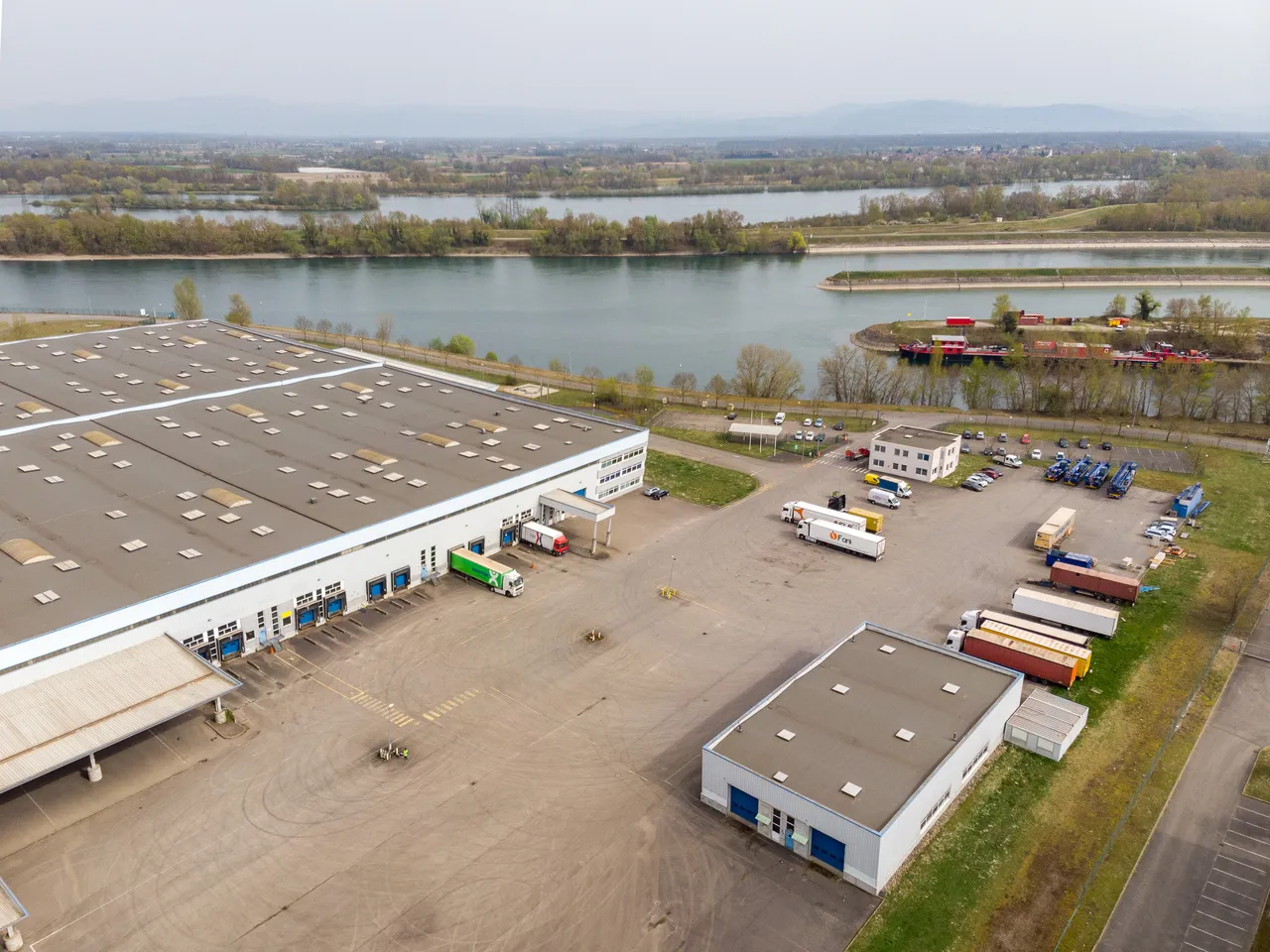 logistics - Logistics Warehouse For Rent - gallery - 3