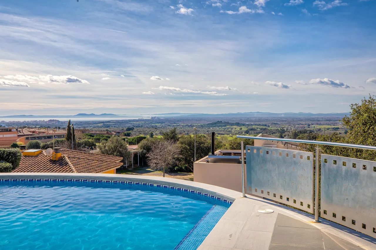living - Casa / villa de 510m² en venta en Bahía de Rosas - gallery - 7