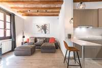 living - Piso de 88m² en venta en Gótico, Barcelona - gallery thumbnail - 2