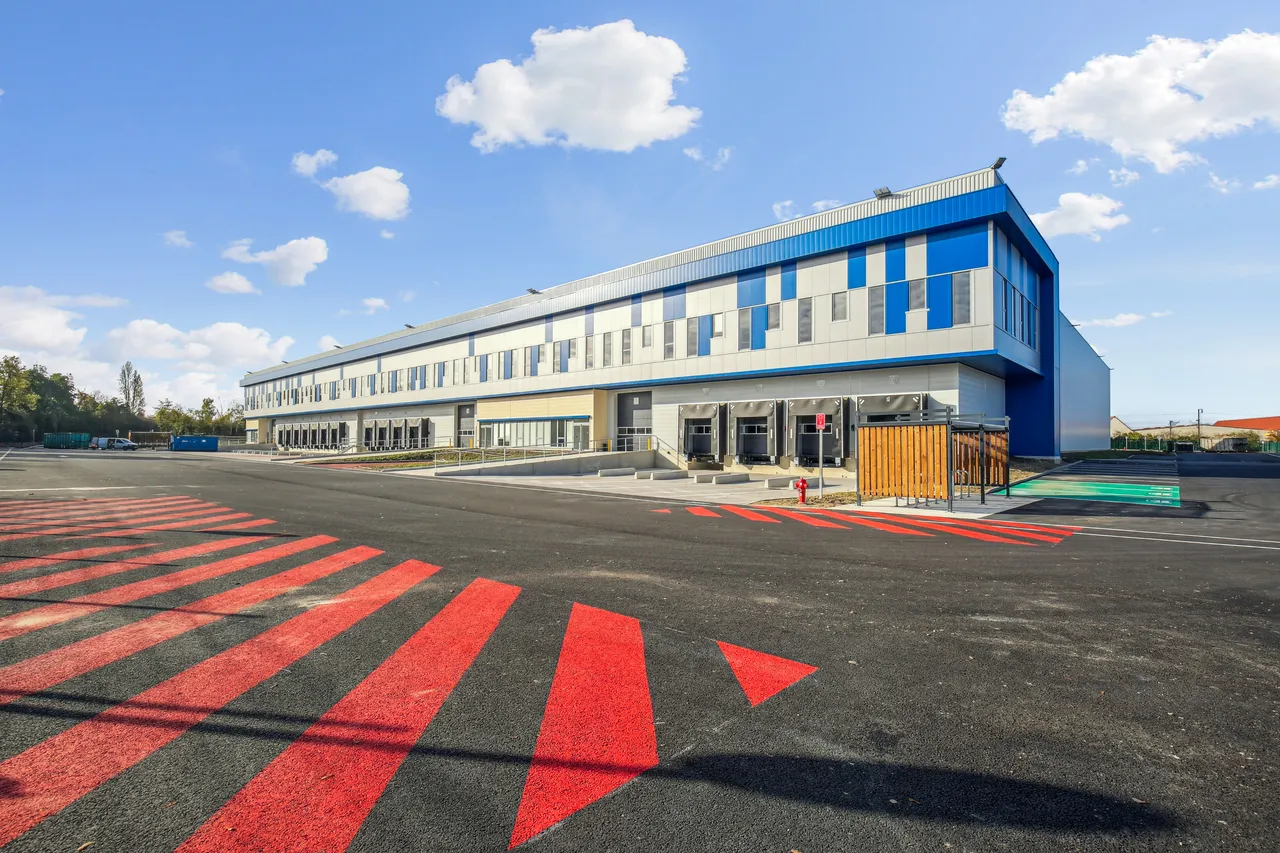 logistics - Logistics Warehouse For Rent - gallery - 5