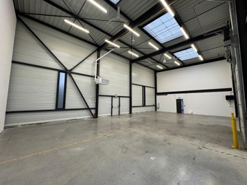 logistics - Activités / Bureaux À Louer - featured