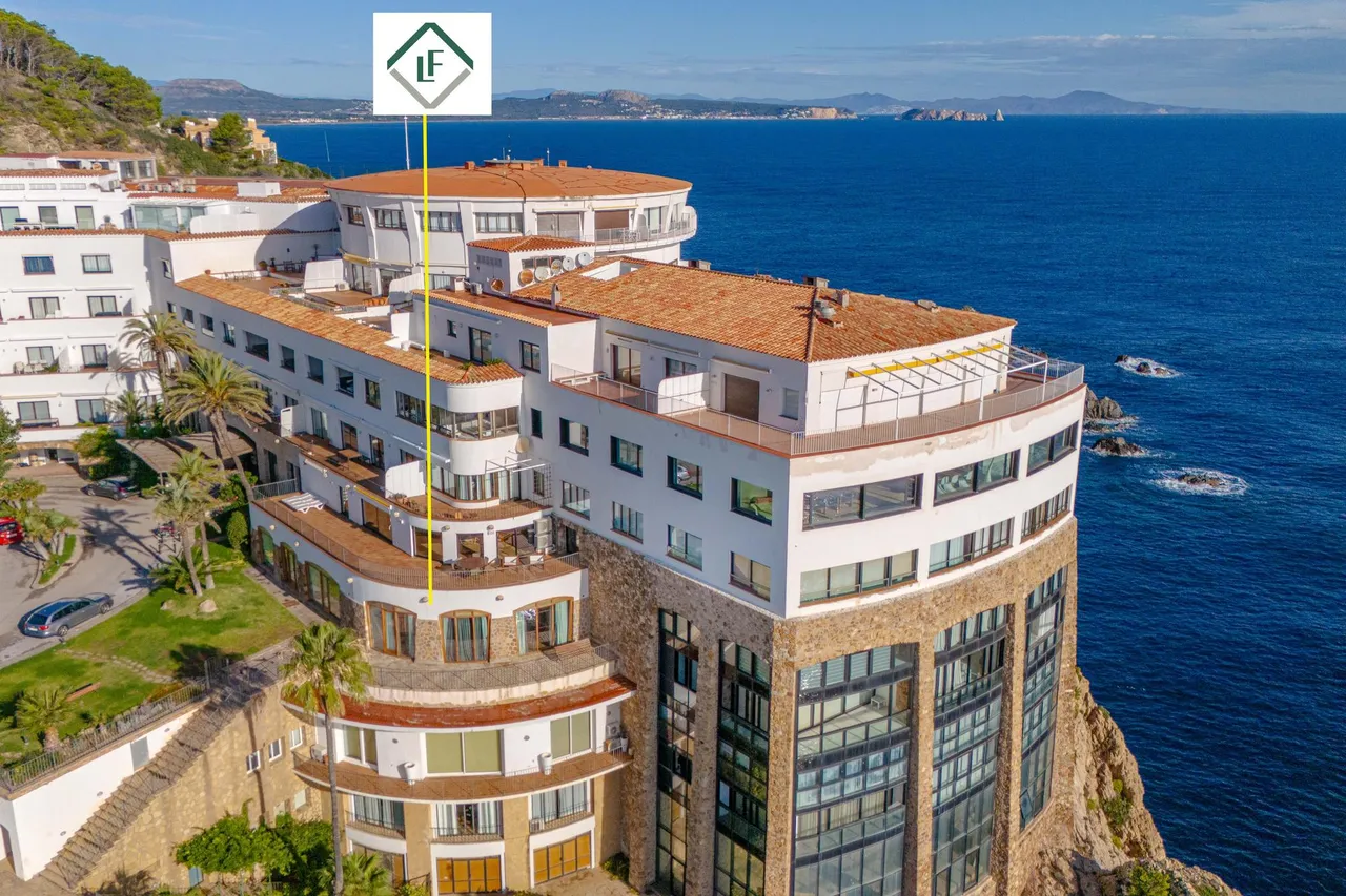 living - Piso de 409m² en venta en Sa Tuna, Costa Brava - gallery - 5