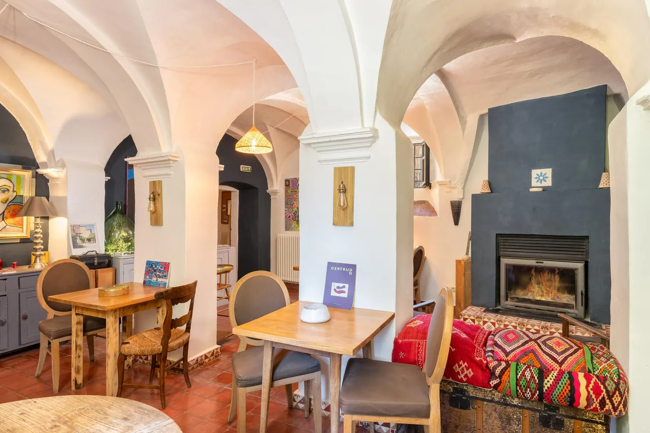 living - 795m² house / villa for sale in El Gironés, Girona - gallery - 7